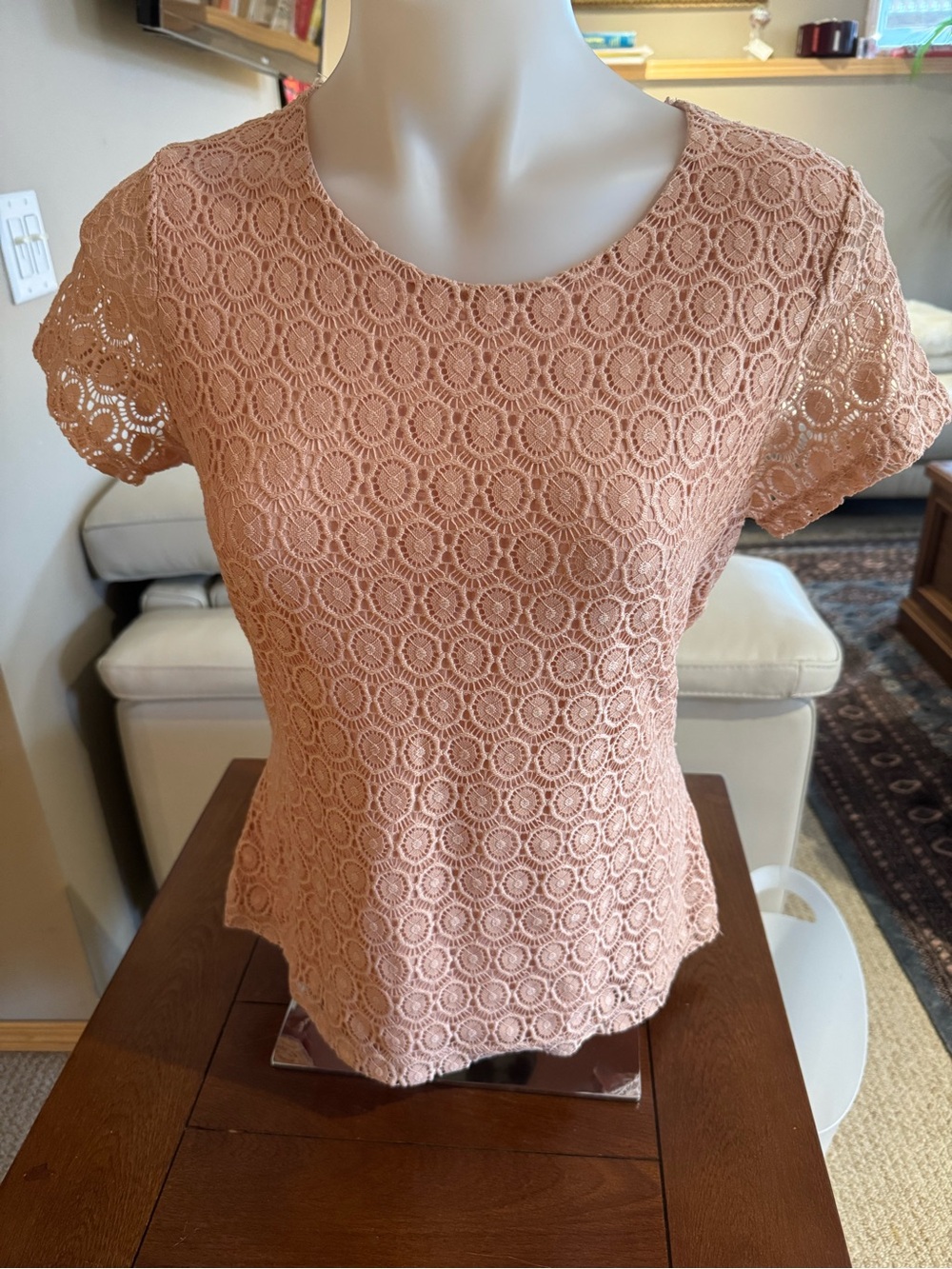 Planet Gold Peach Circular Lace Short Sleeve Top